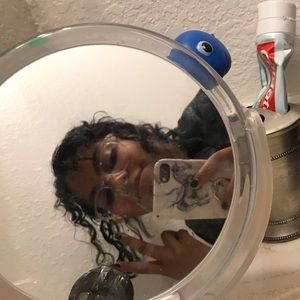 Meet your Posher, Ana